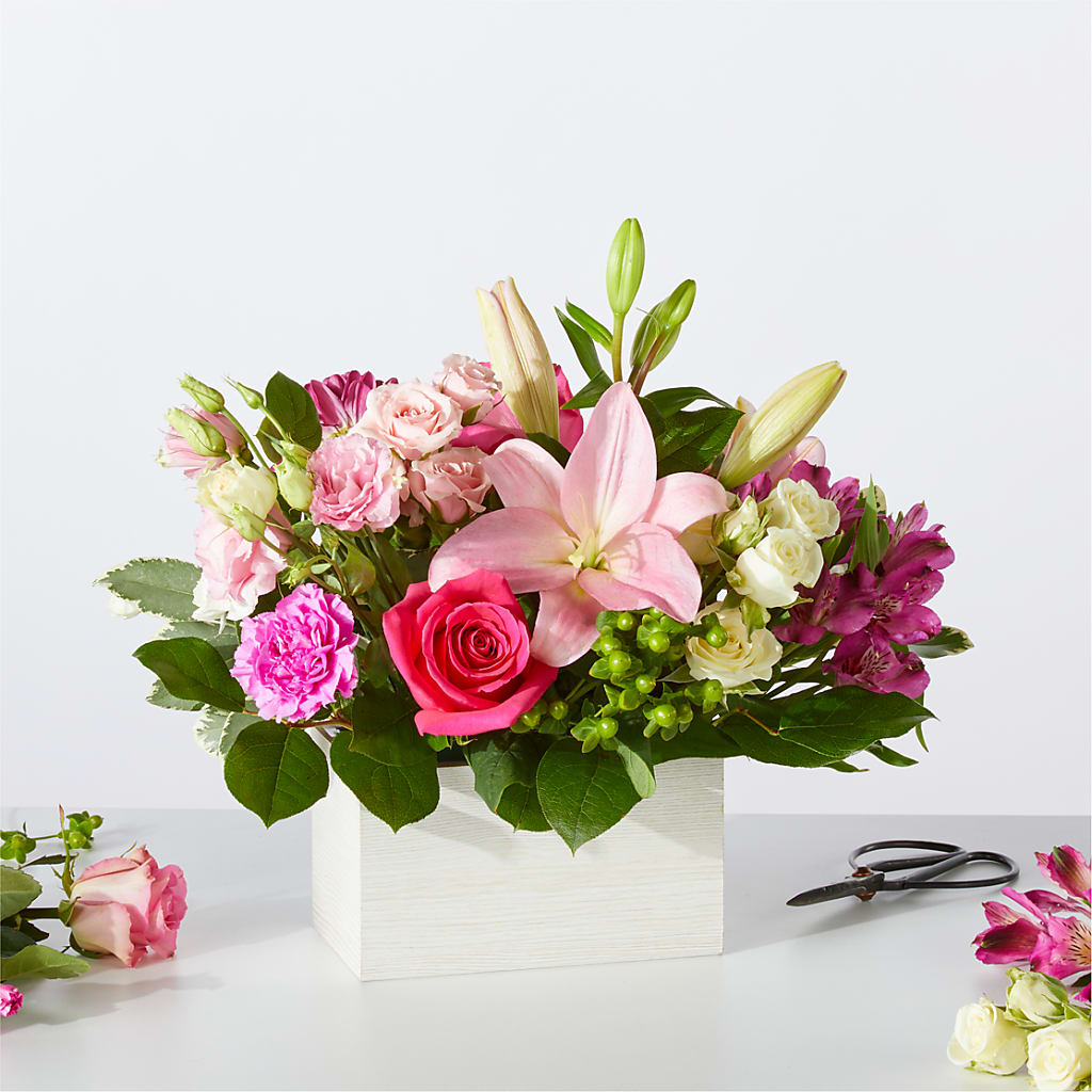 Sweetberry Box – A Florist Original – EMERY'S FLOWERS & CO, Maumee OH