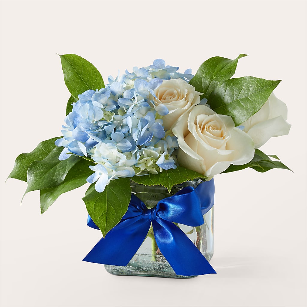 Sky Blue Delight Bouquet – EMERY'S FLOWERS & CO, Maumee OH