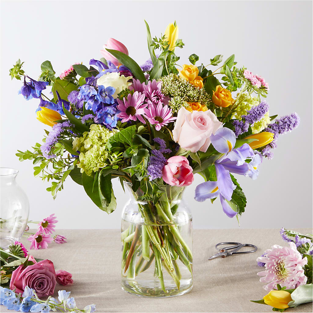 Pastel Tradition - A Florist Original – EMERY'S FLOWERS & CO, Maumee OH