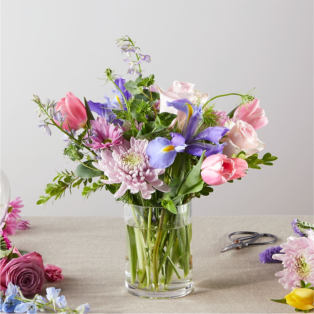 Pastel Tradition - A Florist Original – EMERY'S FLOWERS & CO, Maumee OH