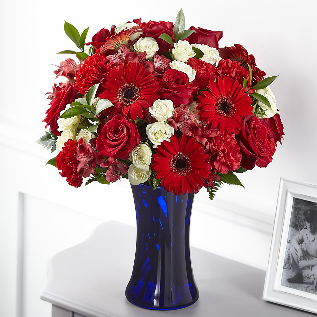 Hearts Embrace Bouquet – EMERY'S FLOWERS & CO, Maumee OH
