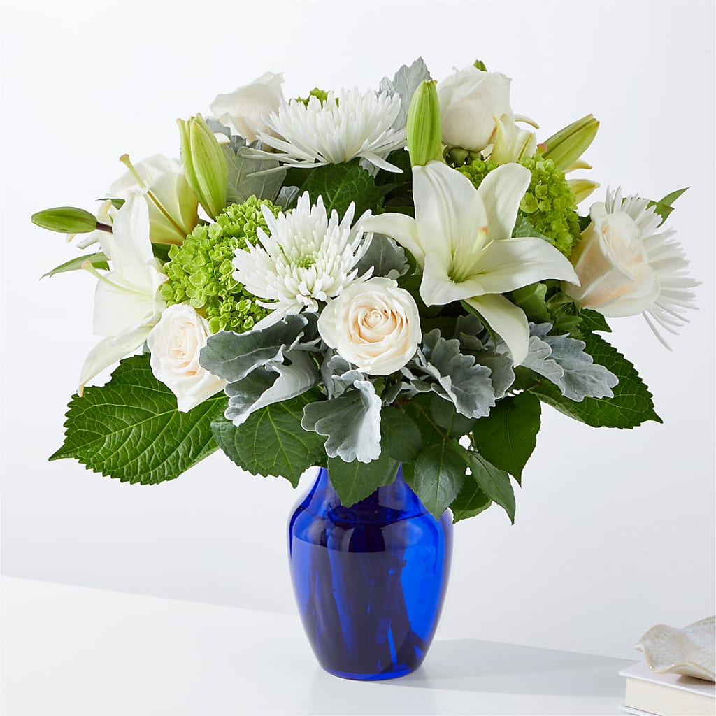 Snowy Dreams Bouquet – EMERY'S FLOWERS & CO, Maumee OH