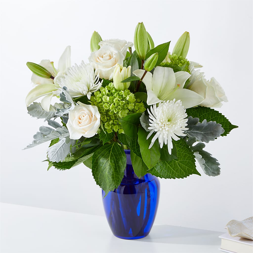 Snowy Dreams Bouquet – EMERY'S FLOWERS & CO, Maumee OH