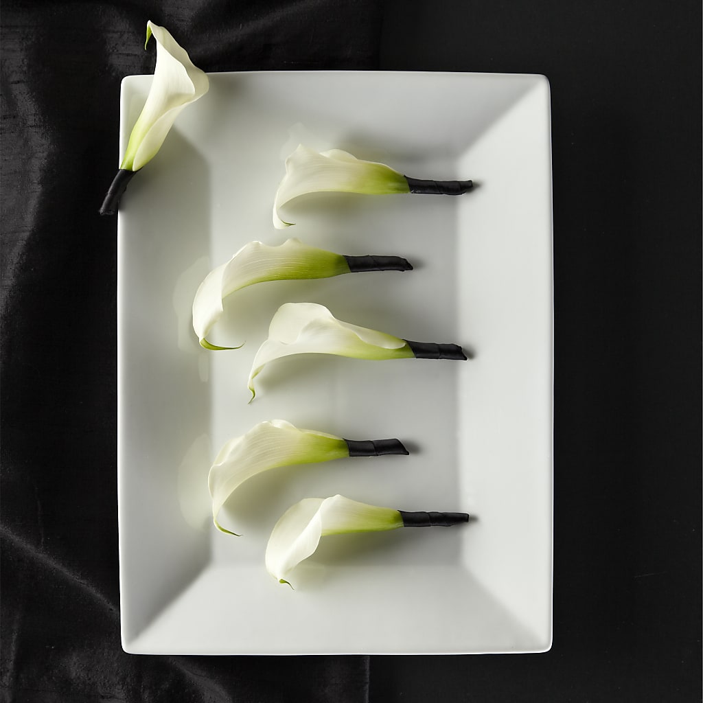 Calla Lily Promise Boutonniere – EMERY'S FLOWERS & CO, Maumee OH
