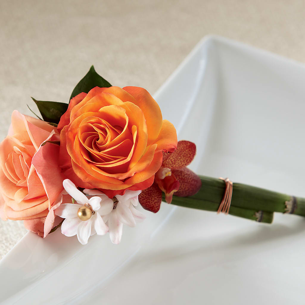 Sunset Dream Boutonniere – EMERY'S FLOWERS & CO, Maumee OH