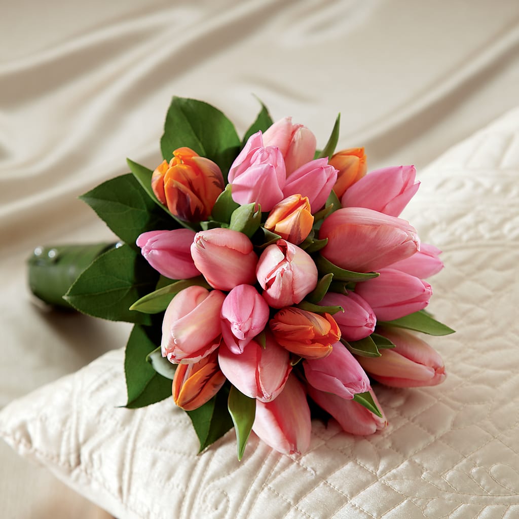 Embraceable Bouquet – EMERY'S FLOWERS & CO, Maumee OH