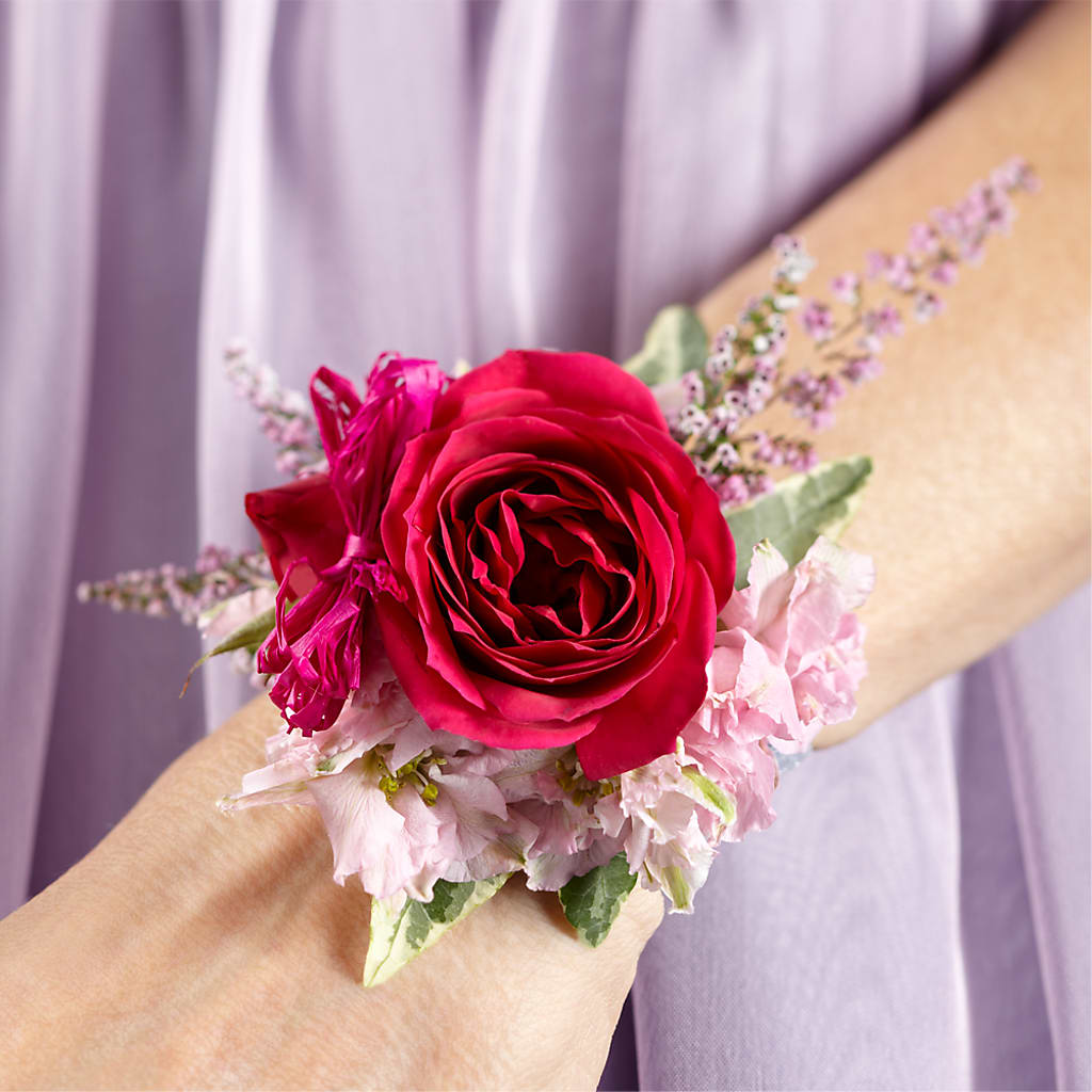 Rose Charm Corsage – EMERY'S FLOWERS & CO, Maumee OH