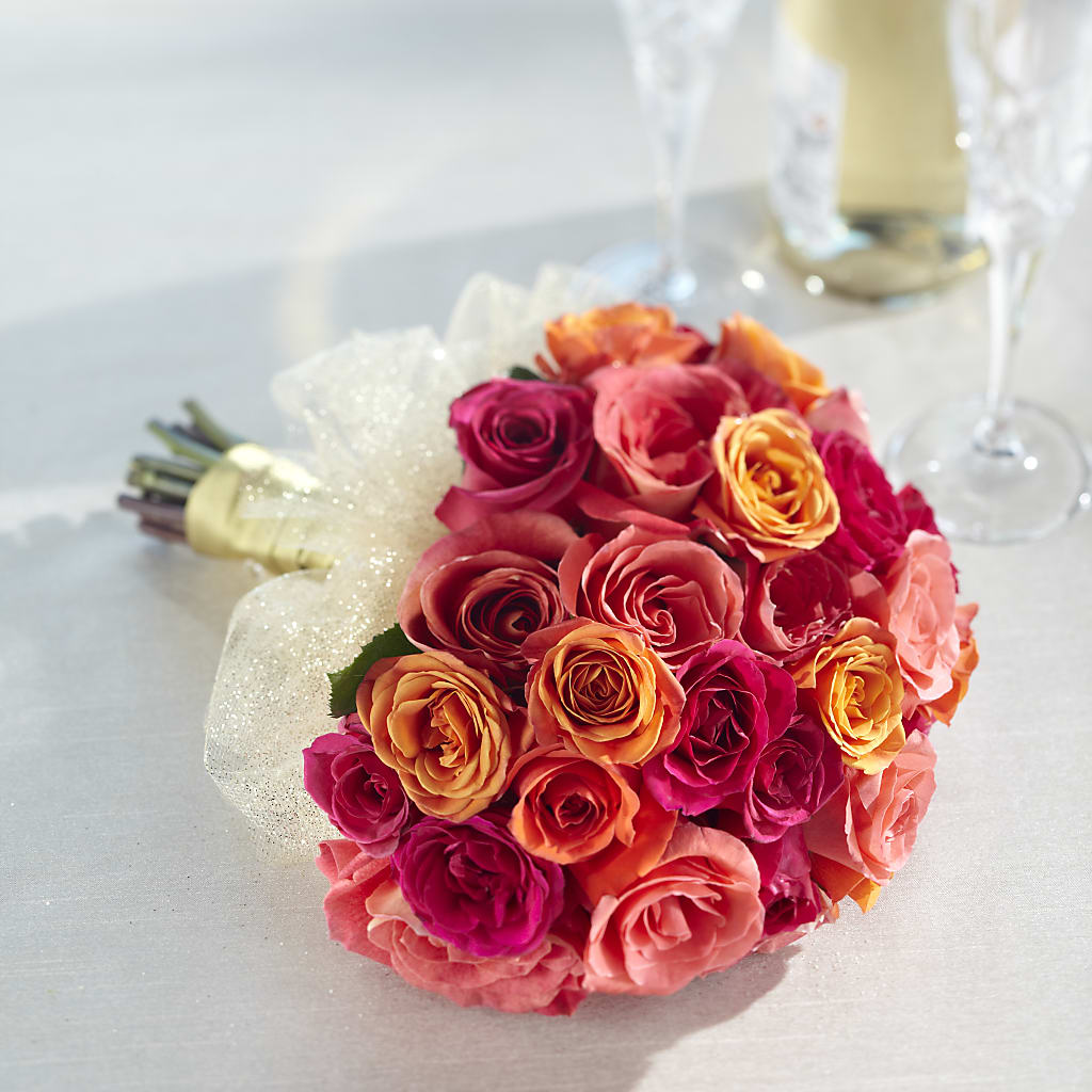 Sweet Roses Bouquet – EMERY'S FLOWERS & CO, Maumee OH