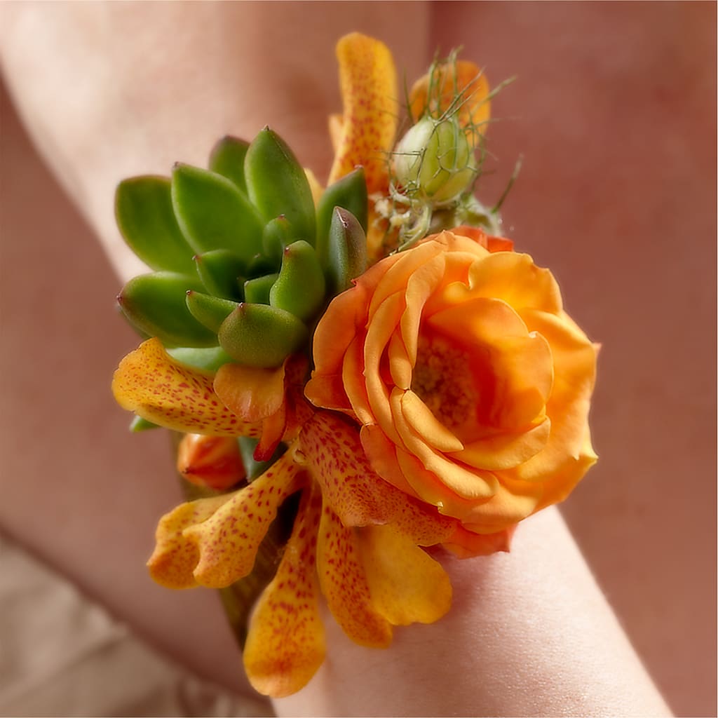 Irresistible Love Wrist Corsage – EMERY'S FLOWERS & CO, Maumee OH