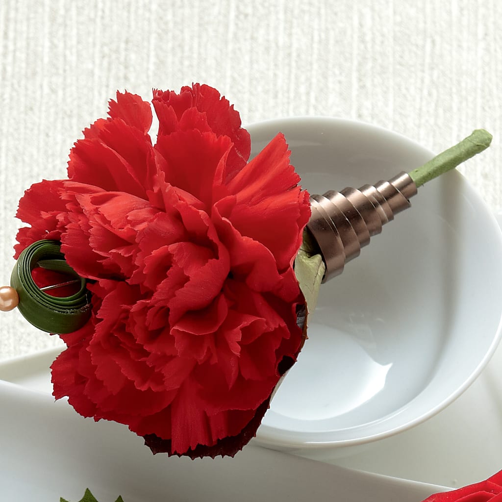 Red Carnation Boutonniere – EMERY'S FLOWERS & CO, Maumee OH