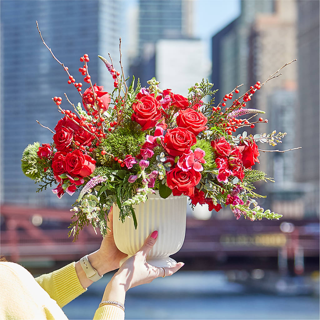 Big Red Bow Bouquet – EMERY'S FLOWERS & CO, Maumee OH