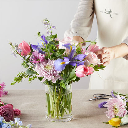 Pastel Tradition - A Florist Original – EMERY'S FLOWERS & CO, Maumee OH