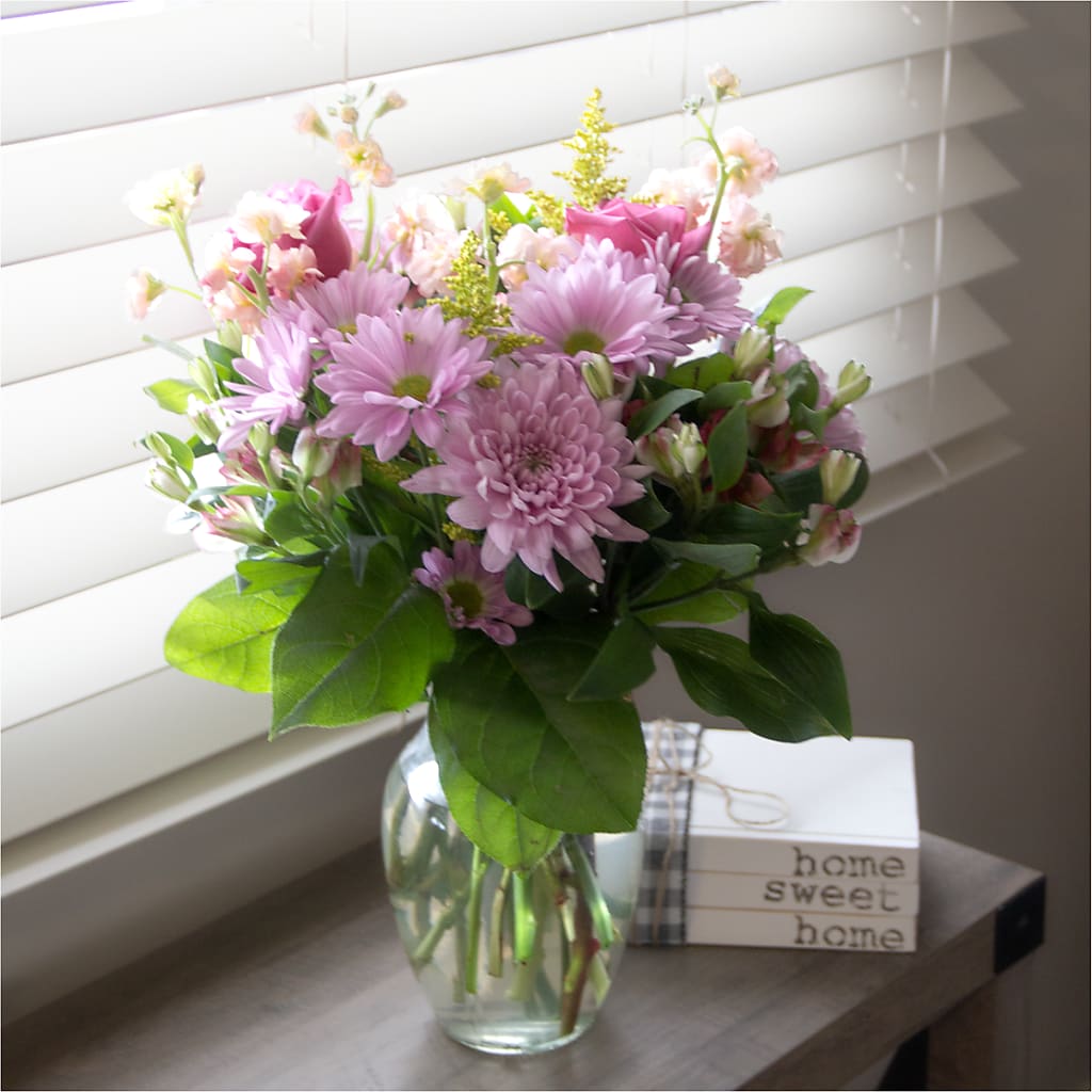 Pastel Tradition - A Florist Original – EMERY'S FLOWERS & CO, Maumee OH