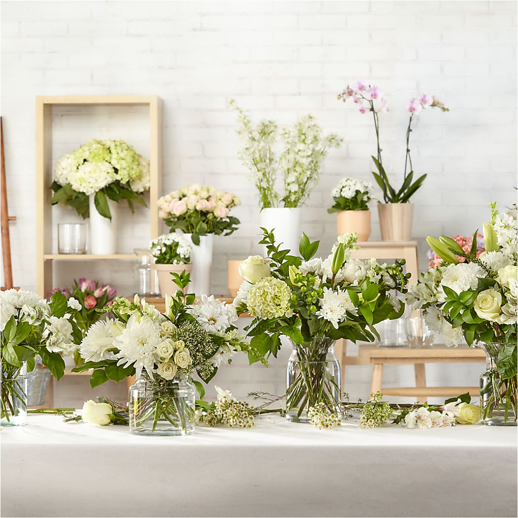 Classic Ivory – A Florist Original – EMERY'S FLOWERS & CO, Maumee OH